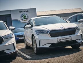 Skupina ČEZ elektrifikuje vozový park. ČEZ Distribuce převzala od Škoda Auto 23 vozů Enyaq. foto: ČEZ