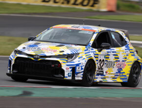 Závodní speciál Toyota Corolla H2 s motorem spalujícím vodík. foto: Toyota