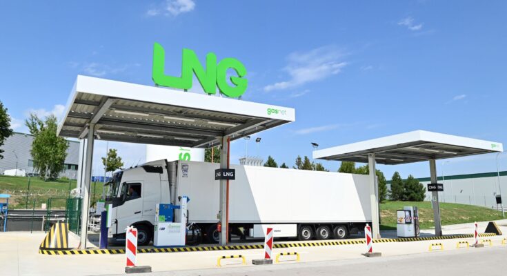 Nová plnící stanice LNG pro nákladní auta společnosti GasNet. foto: GasNet