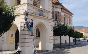 Instalace nových měřících prvků pro zjišťování kvality ovzduší v Tišnově. foto: CDV