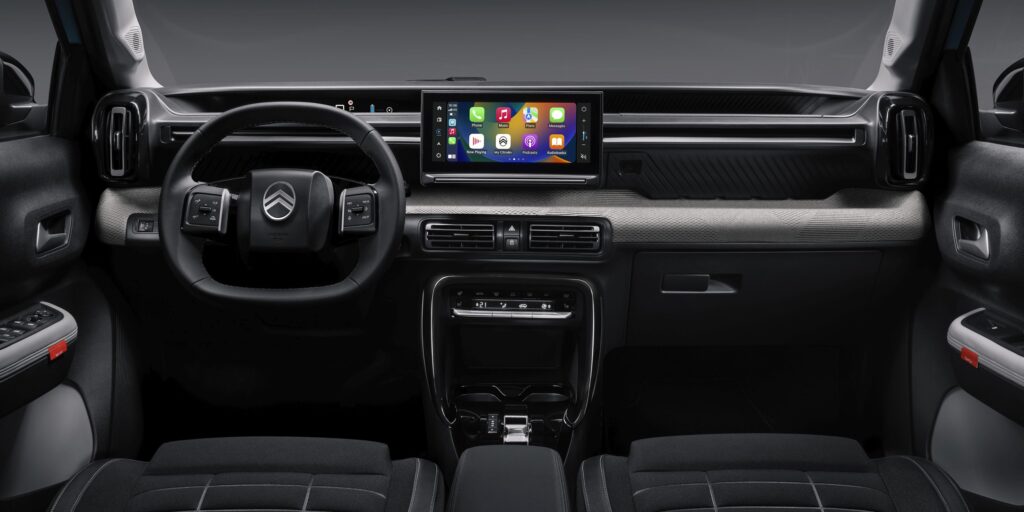 Citroën poprvé v Evropě postavil nový model ë-C3 na platformě, která je od počátku navržena tak, aby se na ni vešlo plně elektrické hnací ústrojí. Základem vozu je nejmodernější verze vysoce modulární globální platformy Stellantis „Smart Car“, díky níž mohl Citroën nabídnout ë-C3 zákazníkům za ceny od 23 300 eur. foto: Citroen