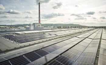 Fotovoltaická elektrárna o výkonu 2,2 MW od ČEZ ESCO na hale M12L společnosti Škoda Auto v Mladé Boleslavi. foto: ČEZ