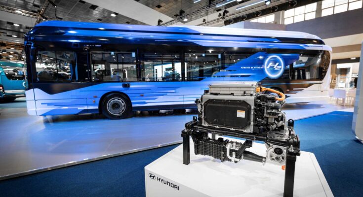 Hyundai a Iveco odhalily na veletrhu Busworld 2023 v Bruselu první IVECO BUS E-WAY H2. Nový elektrický autobus napájený palivovými články na vodík. foto: Hyundai