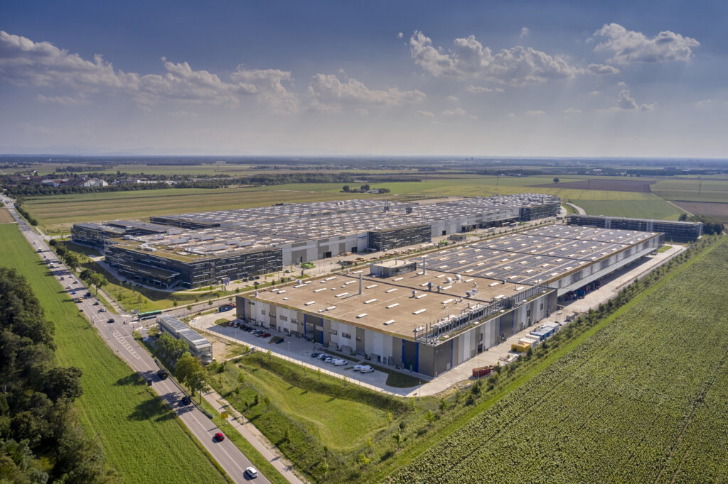 Nové kompetenční centrum - čti továrna - BMW pro výrobu bateriových článků. Baterie nové generace budou levnější a výkonnější. foto: BMW