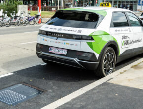 Elektromobil Hyundai Ioniq 5 jako elektrické taxi ve Vídni vybavené speciálním konektorem pro rychlé a snadné nabíjení. foto: (c) WKV Barbara Lachner.