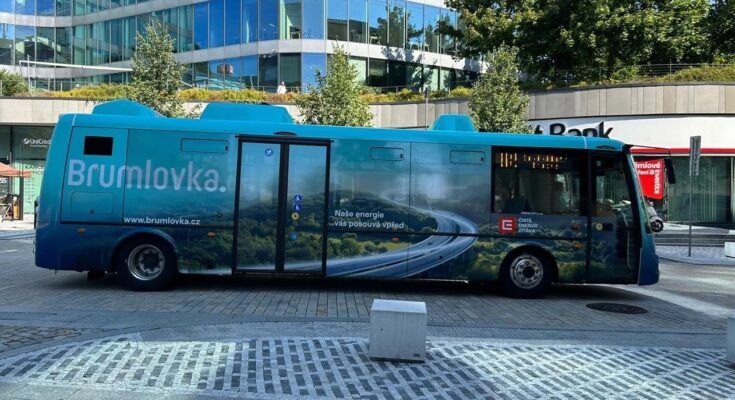 Pasažéři u elektrobusů oceňují hlavně tichou a plynulou jízdu i možnost připojení na wi-fi zdarma. foto: ČEZ