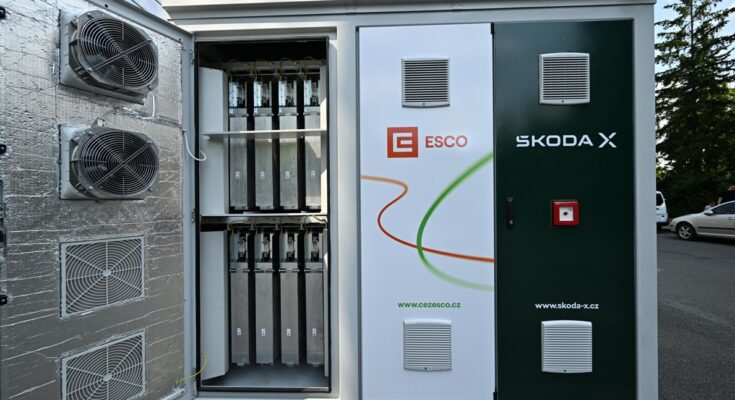Akumulátory z elektrických žijí svůj druhý život v bateriových úložištích. Bateriové úložiště má nejčastěji úložnou kapacitu okolo 300 kWh. foto: ČEZ ESCO