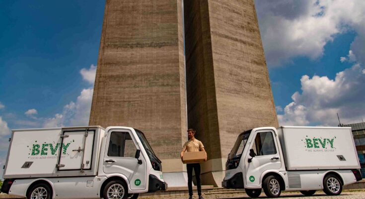 Malé dodávkové elektromobily společnosti Bevy.city. foto: Bevy.city