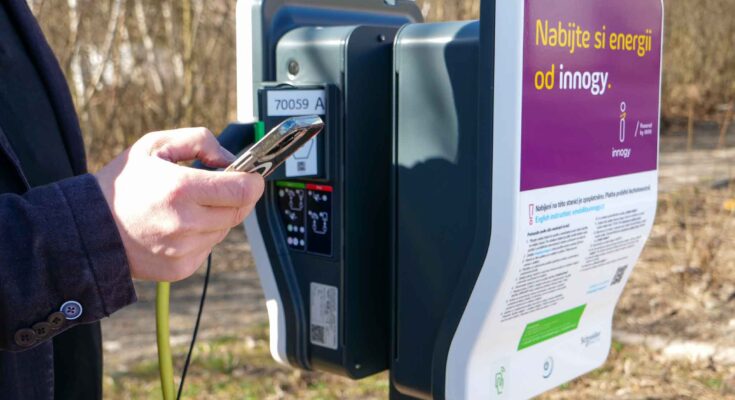 innogy má už sto nabíječek pro elektromobily a chystá další. V konkurenci ostatních firem jako ČEZ, E.ON nebo PRE je ale spíš na chvostu a elektromobilitě se věnuje jen velmi okrajově. foto: innogy