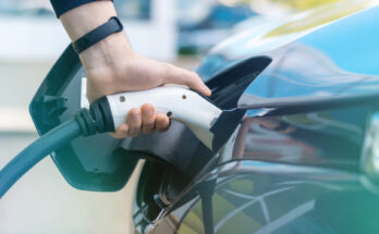 Elektromobily se letos v Česku opět výrazně zvedly, ale za průměrem EU stále zaostáváme. foto: frimufilms/freepik