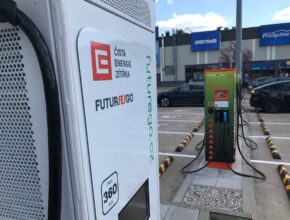 Dobíjecí hub ČEZ u OC Mladá Boleslav. foto: ČEZ