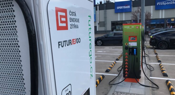 Dobíjecí hub ČEZ u OC Mladá Boleslav. foto: ČEZ