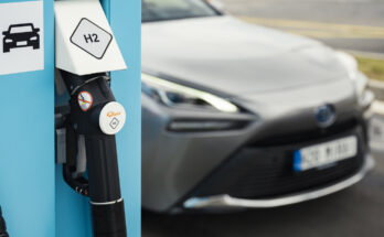 Vodíkové auto Toyota Mirai v Praze u vodíkové čerpací stanice. foto: Toyota