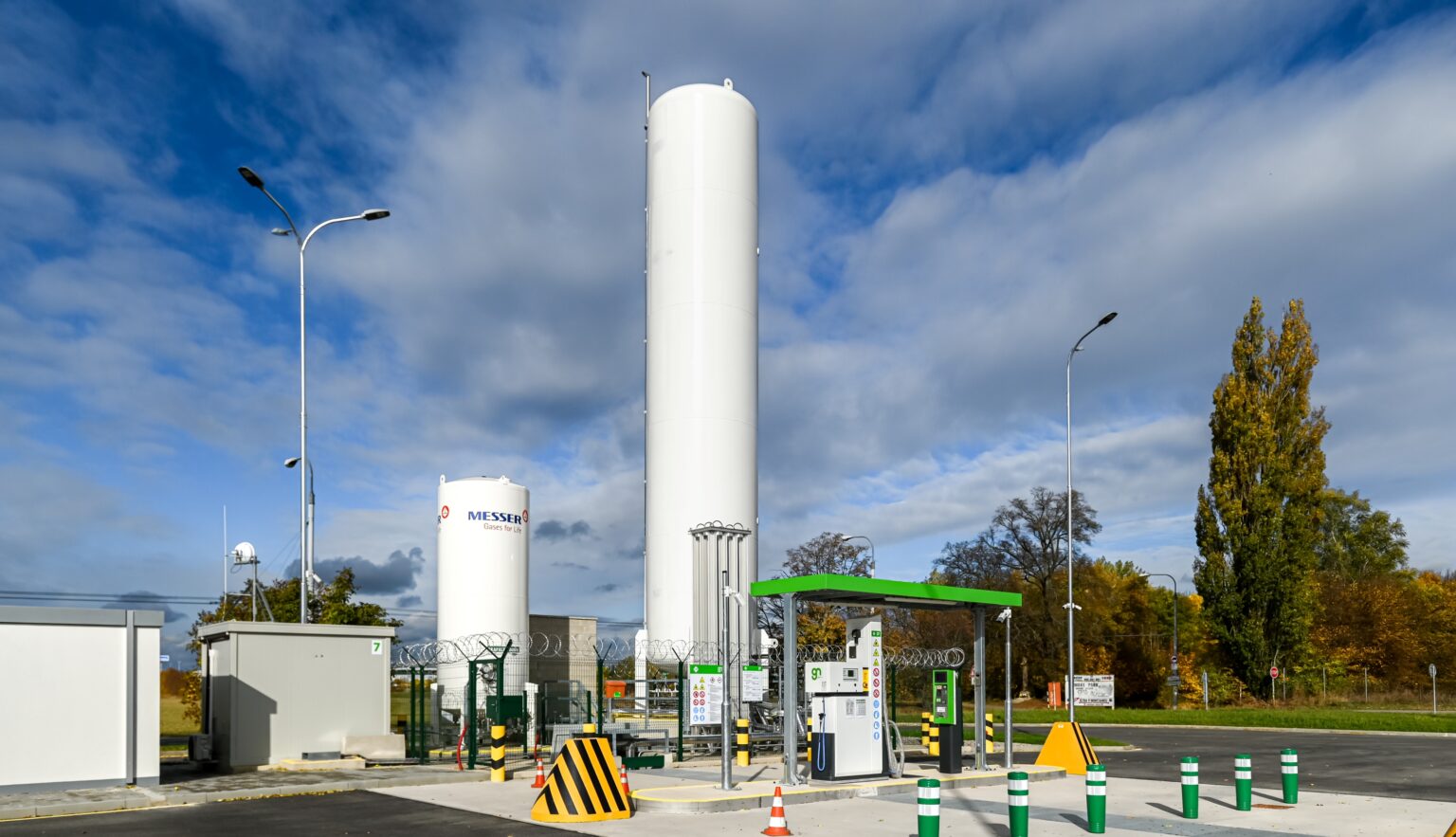 GasNet otevřel LNG plničku v Hradci Králové