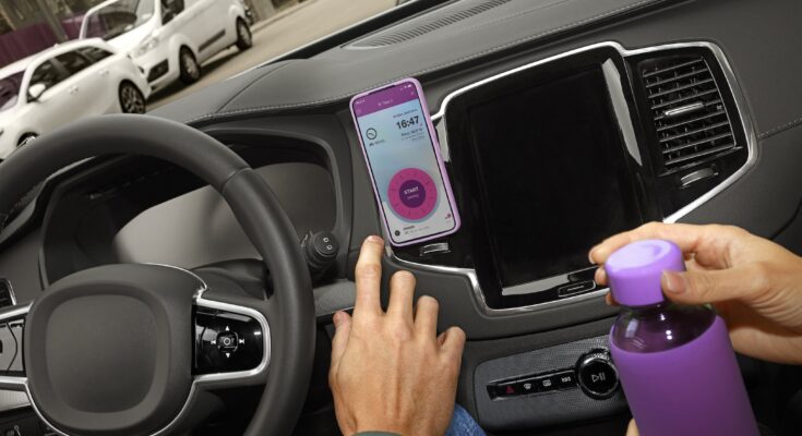 EasyPark Group podniká v oblasti parkovacích technologií. Její technologie usnadňuje parkování od roku 2001 a společnost dnes pomáhá řidičům šetřit čas a peníze hledáním a správou parkovacích míst včetně možností, kde dobíjet elektromobily. foto: EasyPark
