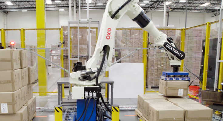 Noví skladoví roboti se umí sami učit. foto: GXO