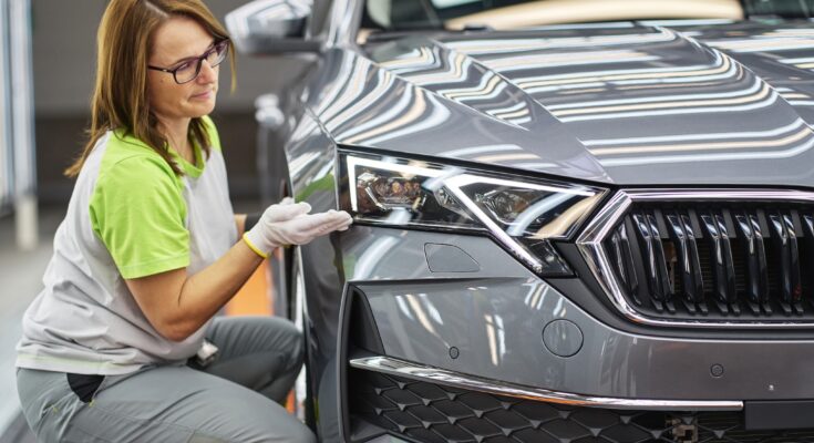 Díky téměř 7,5 milionu vyrobených vozů je Octavia historicky nejúspěšnějším modelem značky. Nejnovější omlazená verze čtvrté generace nabízí zdokonalené doplňky pro zlepšení funkčnosti a udržitelnosti. foto: Škoda Auto