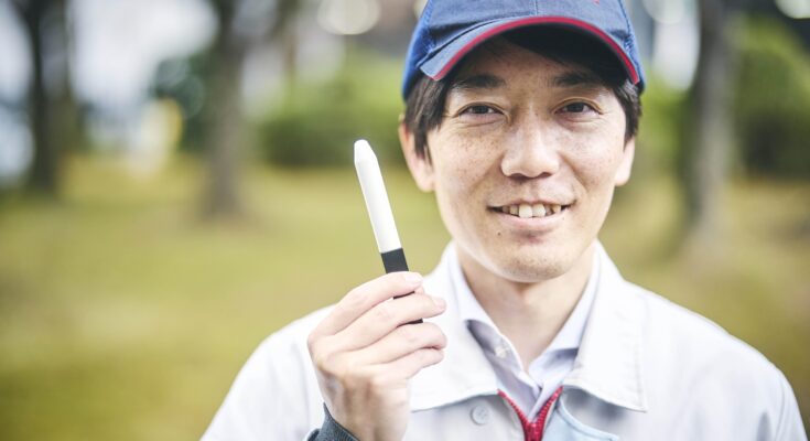 Člen výzkumného týmu Mori s umělým prstem. foto: Toyota