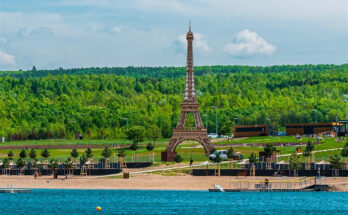 Replika Eiffelovy věže pro Olympijský festival 2024 u Jezera Most, vizualizace. foto: 3DDen
