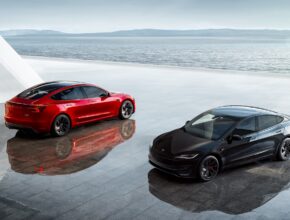 Nová verze elektromobilu Tesla Model 3 Performance. V Česku cena začíná pod 1,4 mil. Kč, auto přitom nabízí super- až hypersportovní výkony. foto: Tesla
