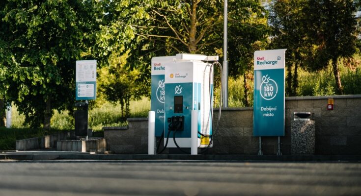 Billa, Penny a Shell budou spolupracovat na rozvoji sítě nabíjecích stanic v Česku. foto: Billa