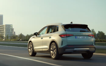 Digitální asistentka s podporou umělé inteligence, široké možnosti ovládání vozu pomocí aplikace MyŠkoda a wallboxy Škoda Charger pro pohodlné domácí nabíjení: Nová Škoda Elroq přináší tu nejmodernější konektivitu. Aplikace MyŠkoda nabízí širokou paletu funkcí a specifických služeb pro elektromobily a umožňuje také obsluhu wallboxů Škoda Charger. foto: Škoda Auto
