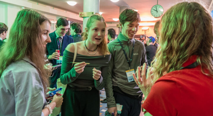 Samostatná Fakulta elektrotechnická ČVUT vznikla v roce 1950. V dnešní době se skládá ze 17 kateder umístěných ve dvou budovách: v rámci hlavního kampusu ČVUT v Dejvicích a v naší historické budově na Karlově náměstí. Fakulta elektrotechnická poskytuje prvotřídní vzdělání v oblasti elektrotechniky a informatiky, elektroniky, telekomunikací, automatického řízení, kybernetiky a počítačového inženýrství. foto: FEL ČVUT