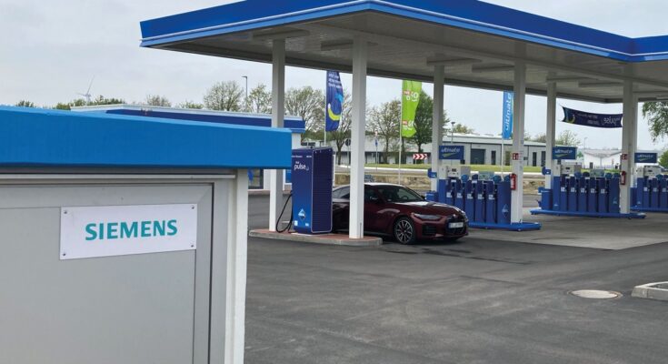 Dynamické řízení zatížení více než tří tisíc rychlodobíjecích stanic umožňuje optimalizované dodávky energie. Otevřená a škálovatelná IoT platforma Electrification X dokáže propojit elektrické soustavy bez ohledu na lokalitu a výrobce. foto: Siemens