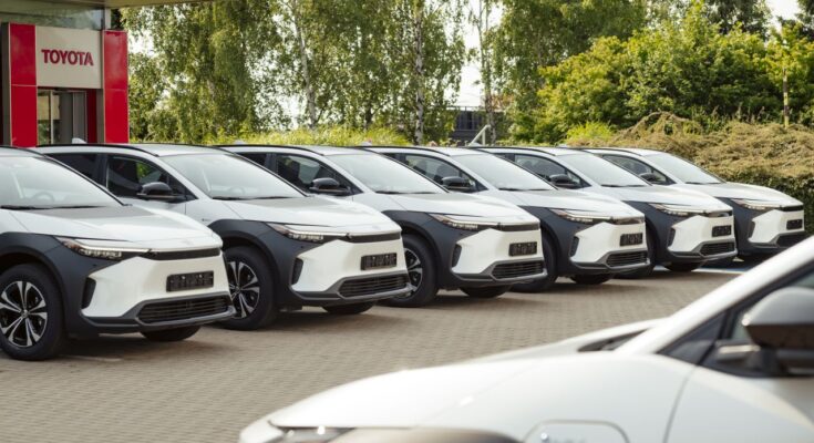 Počet státních tendrů, kterých se úspěšně zúčastnila značka Toyota, se stále zvyšuje. Toyoty dnes slouží v řadách integrovaného záchranného systému, policie a armády, ale i pro potřeby krajů nebo místních samospráv. foto: Toyota