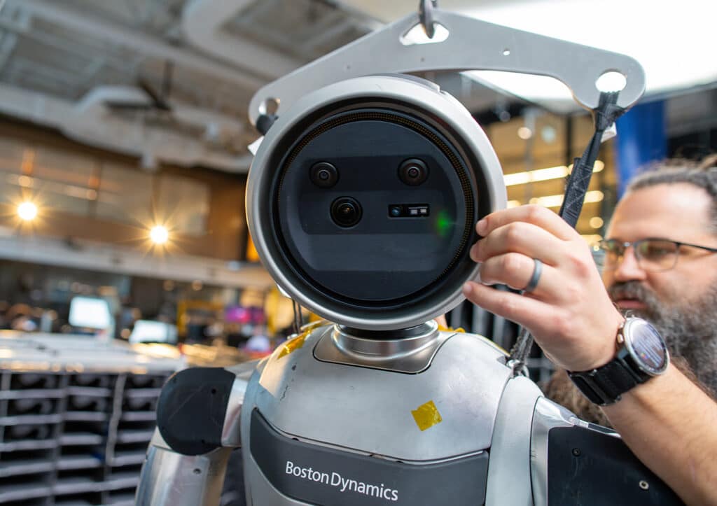 Robot Atlas rozhýbaný pomocí AI. foto: Toyota