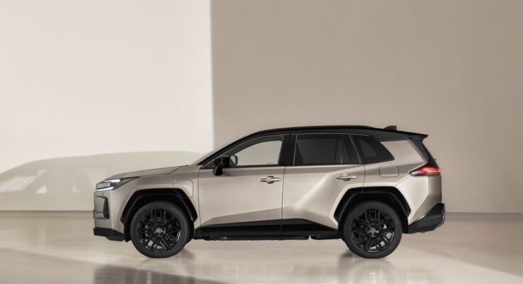 Nová Toyota RAV4 je k dispozici jako hybrid i plug-in hybrid. foto: Toyota