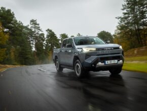 Hádáme, že nový elektromobil Toyota Hilux nebude velký hit. foto: Toyota