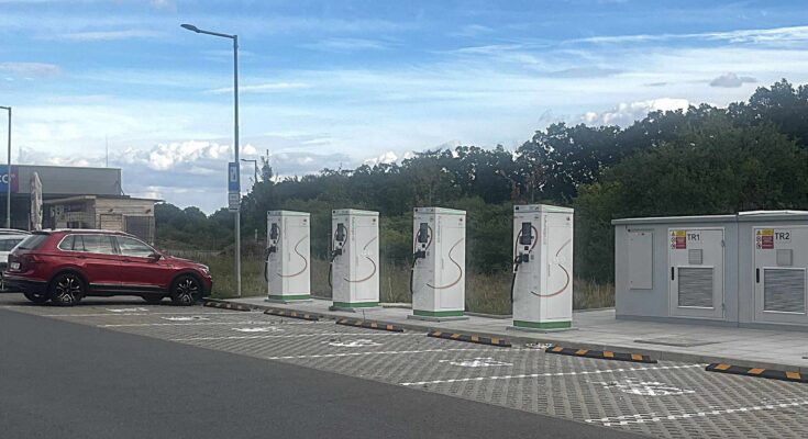 Upgradovaný dobíjecí hub v Úvalech u Prahy. foto: ČEZ