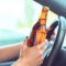Alkohol a řízení: Mýty, fakta a co říká zákon
