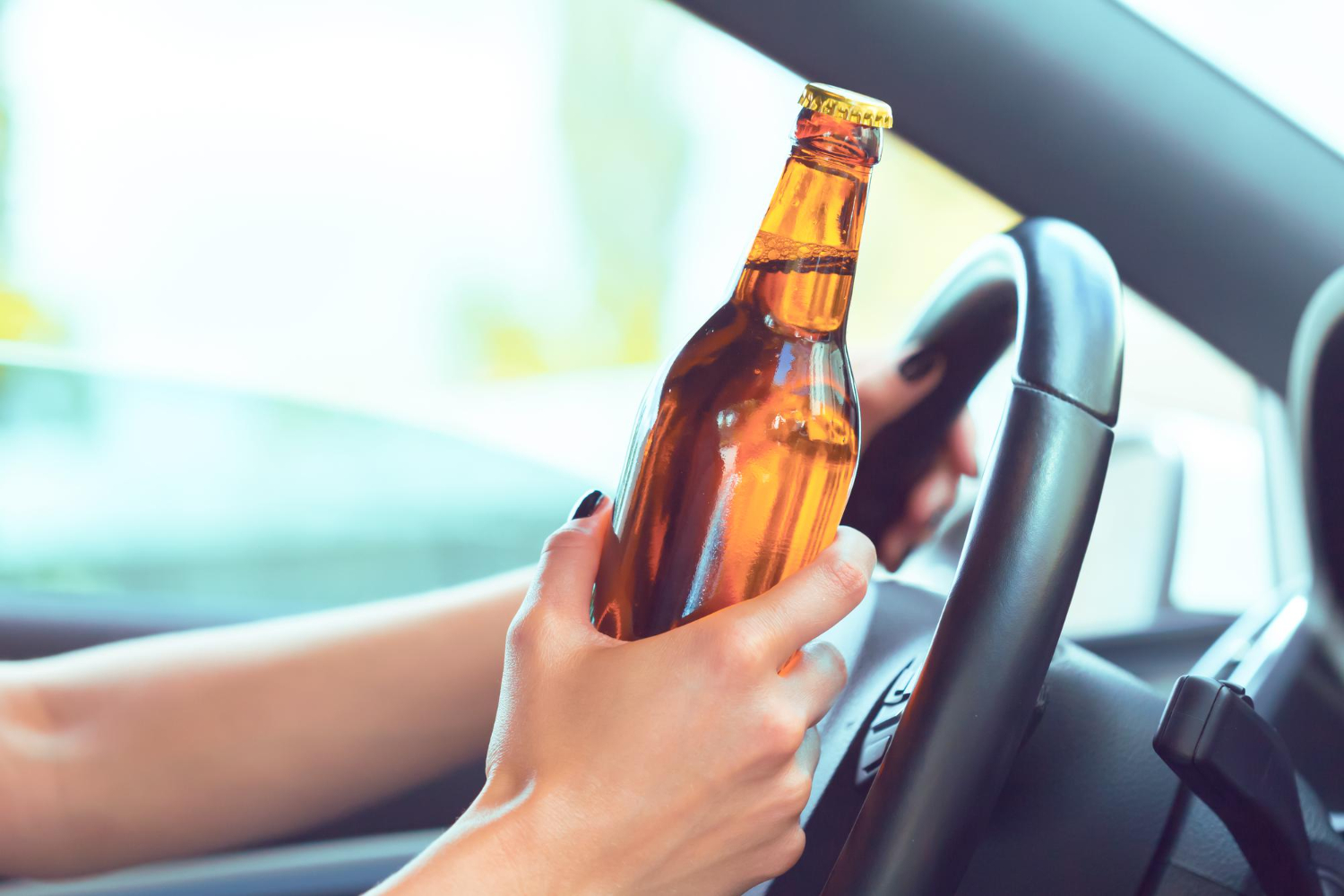Alkohol a řízení: Mýty, fakta a co říká zákon