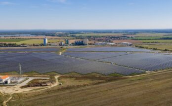 Český průmysl hledá levnější energii. Nová solární elektrárna ukazuje jedno z řešení. foto: Stella