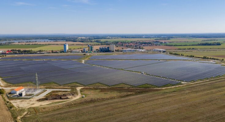 Český průmysl hledá levnější energii. Nová solární elektrárna ukazuje jedno z řešení. foto: Stella