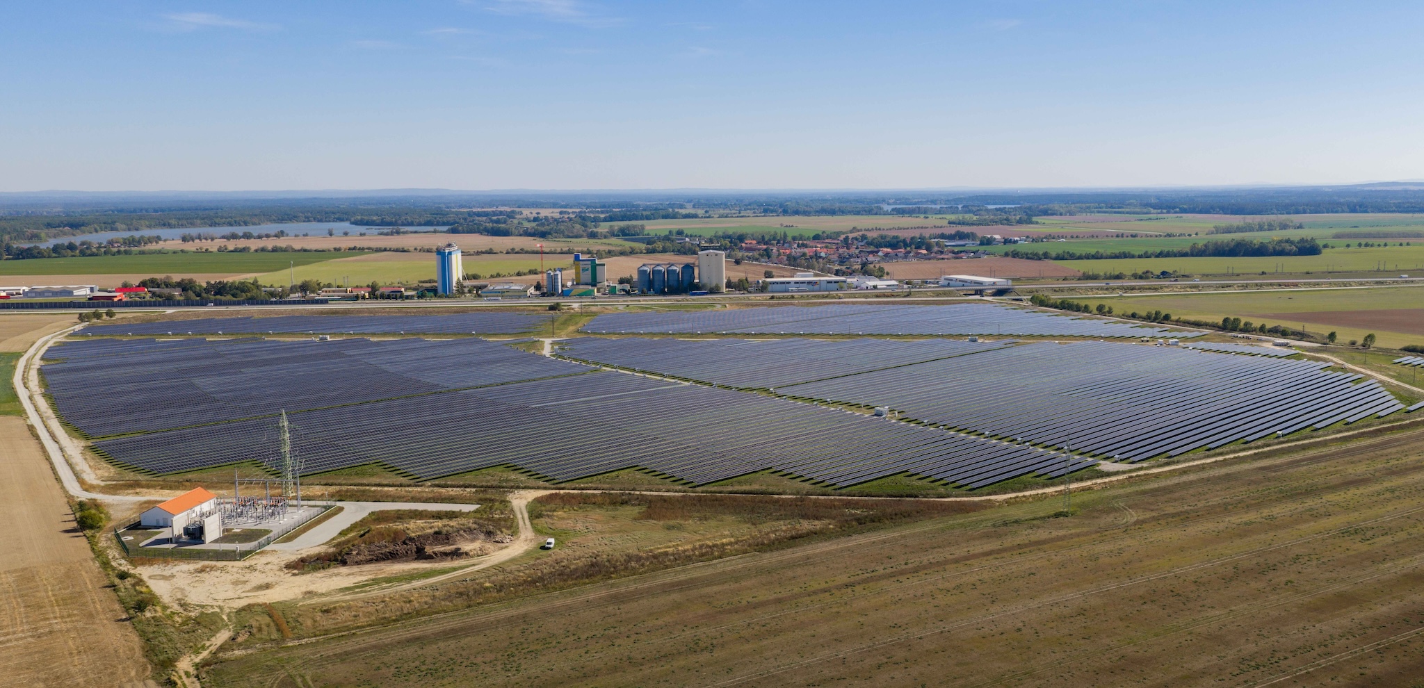 Nová solární elektrárna Stella se točí za sluncem