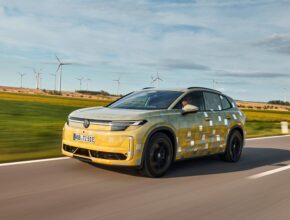 Vedle plně elektrického modelu ID. Tiguan bude i nadále k dispozici nejprodávanější Tiguan se spalovacími a hybridními pohony. foto: Volkswagen